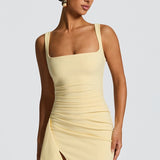 Vestido de noche largo sexy con tirantes finos y abertura alta.