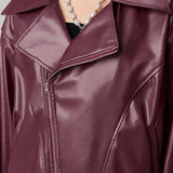 Chaqueta de cuero de gran tamaño con mangas largas
