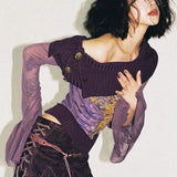 Blusa corta entallada con paneles de malla.