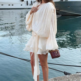 Vestido corto de gasa con mangas farol y volantes