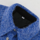 Chaqueta de lana azul con mangas largas