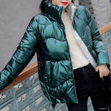 Chaqueta acolchada de lujo color esmeralda elegante, brillante y versátil para mujer