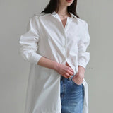Vestido camisero de encaje asimétrico con volantes suaves, mangas largas, minivestido