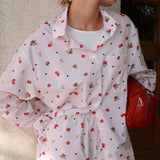Conjunto de dos piezas: camisa rosa y pantalón corto con ribete de encaje.