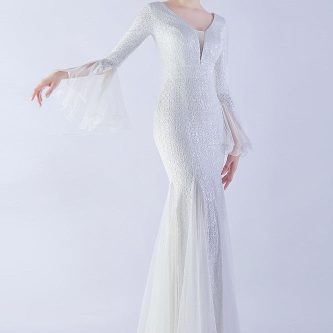 Vestido de noche con lentejuelas y volantes de tul