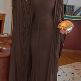 Elegante conjunto de dos piezas sin espalda con bufanda transparente y chal.
