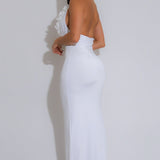 Vestido de noche floral ajustado con espalda abierta y escote halter