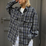Blusa de cuadros de largo medio con bolsillos dobles