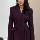 Blazer con escote en pico y detalle en la cintura