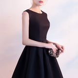 Elegante mini vestido de noche con lazo