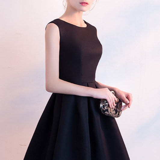 Elegante mini vestido de noche con lazo
