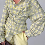 Blusa a cuadros con bloques de color, manga larga y cinturón