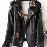 Chaqueta de cuero para mujer – Corte entallado – Bordado floral – Estilo motero con tachuelas