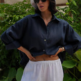Una blusa relajada, sencilla y holgada, ideal para usar a diario.