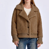 Chaqueta de piel de oveja con solapas