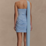 Vestido de noche mini, ajustado, fruncido y sin tirantes