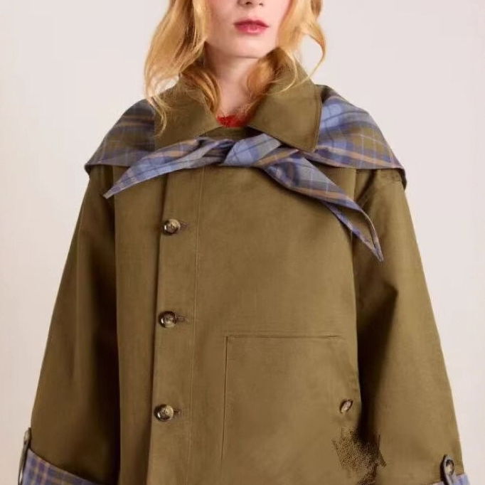 Chaqueta Mori Girl con cuadros en bloques de color y corte holgado asimétrico