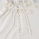 Minivestido chic y elegante con escote en pico y mangas con volantes.