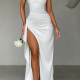 Elegante vestido largo con tirantes finos.