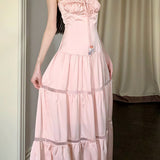 Vestido largo de satén rosa sin tirantes, con tirantes finos y lazo
