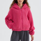 Chaqueta corta con cremallera y capucha mullida