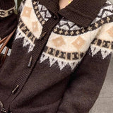 Cárdigan retro de punto holgado con cuello jacquard y botones de cuerno.