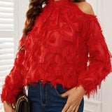 Elegante blusa de hombros descubiertos adornada con plumas para mujer