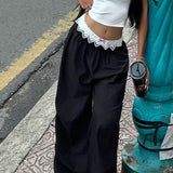 Pantalones cargo de estilo urbano con paneles de encaje