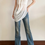 Blusa holgada y fluida con cuello halter y espalda abierta.