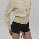 Chaqueta utilitaria con cinturón y cuello alto