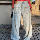 Vaqueros de pierna ancha, fruncidos y descoloridos con bolsillos de diseñador