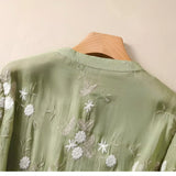 Blusa de mujer – Corte holgado – Fibras naturales – Bordado floral – Mangas 3/4