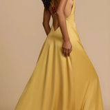 Vestido lencero largo de satén con espalda abierta