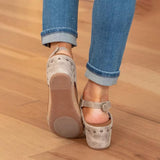 Sandalias de cuña para mujer - Punta abierta - Tira trasera - Elegantes detalles de remaches