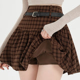 Falda corta de cuadros caqui con bajo abullonado