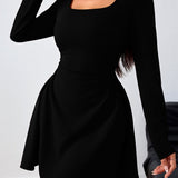 Elegante minivestido con fruncido, escote cuadrado liso y cintura alta.