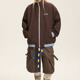 Chaqueta reversible con cuello alto y bloques de color.