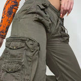 Pantalones cargo de mezclilla estilo streetwear de tiro bajo y múltiples bolsillos