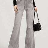 Vaqueros bootcut ajustados y versátiles en gris humo