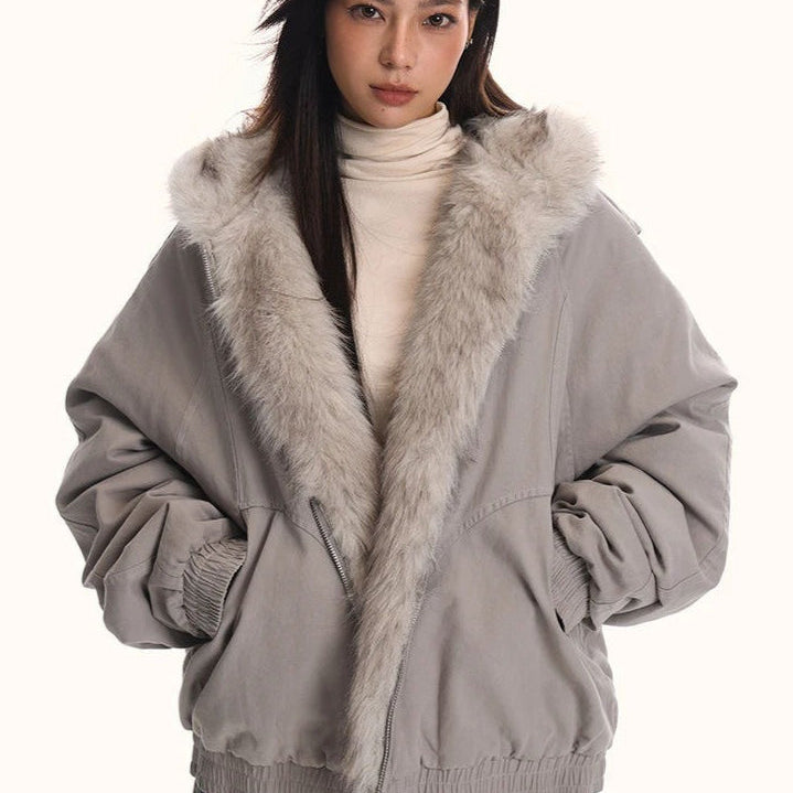 chaqueta aislante con capucha de piel