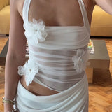 Vestido largo sin espalda con recortes florales en 3D y cuello halter