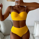 Bikini de cintura alta con relleno: elegante y con tirantes de cadena.