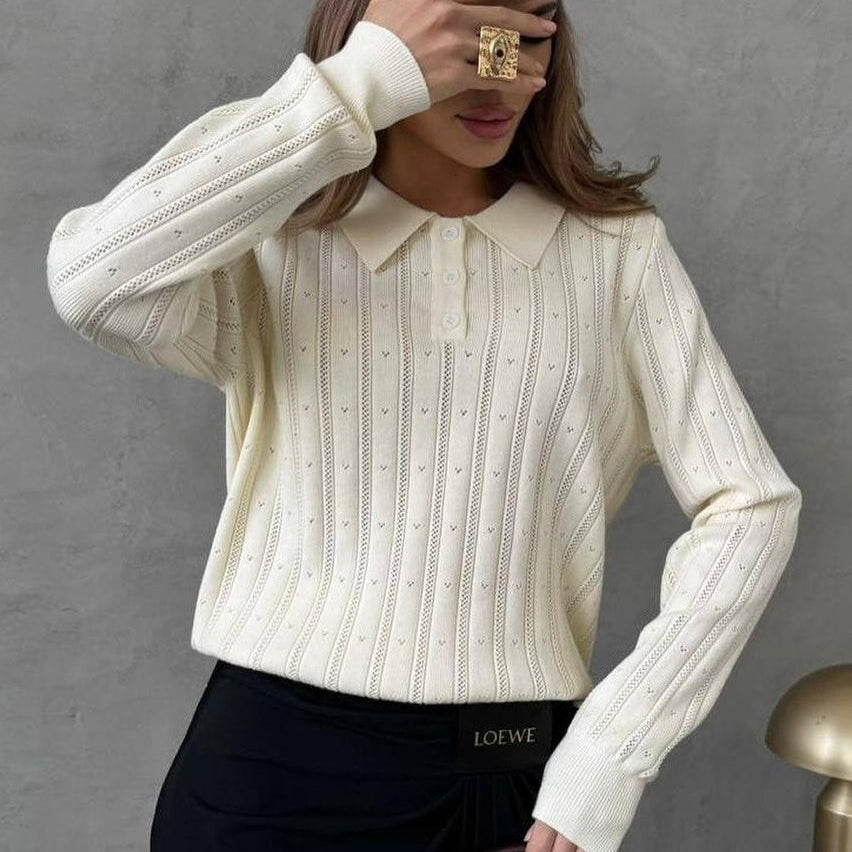 Blusa holgada con cuello polo jacquard y mangas largas.