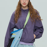 Chaqueta deportiva impermeable y ligera para senderismo y running.
