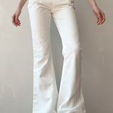 Vaqueros blancos elásticos de tiro bajo y corte bootcut