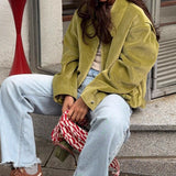 Chaqueta corta casual de ante con solapas