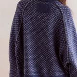 Sudadera oversize con cuello redondo y paneles de lunares.