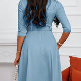 Vestido de mujer de corte A - Largo hasta la rodilla - Mangas 3/4 - Cuello redondo con cremallera - Cinturón ajustable