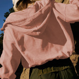 Sudadera corta lisa con cordón, estilo deportivo.