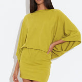 Minivestido holgado con espalda baja y cuello vuelto